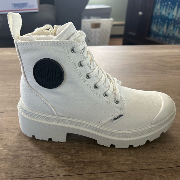 Palladium Shoes - Palladium Women's white Sneaker boot 
Size 6